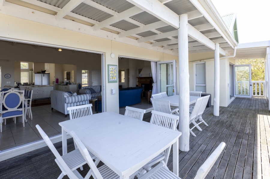 5 Bedroom Property for Sale in Kleinemonde Eastern Cape